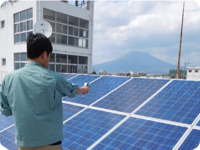 市役所へ太陽光発電システムを寄贈